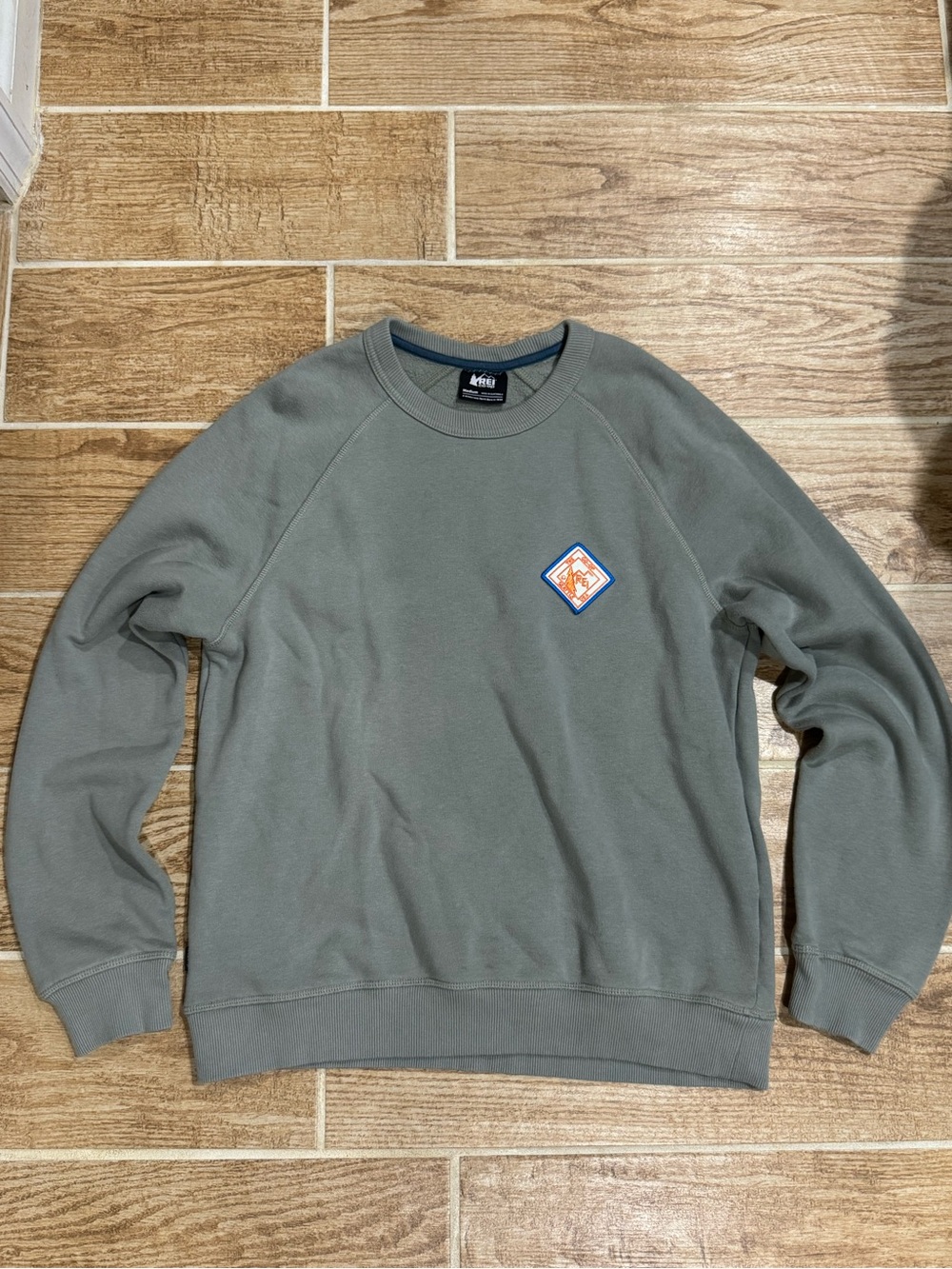 REI light green crewneck sweatshirt